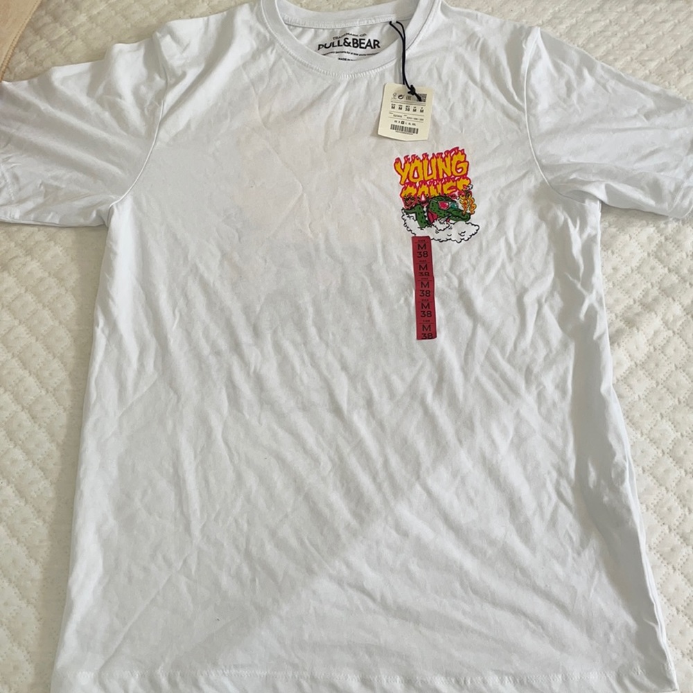 Pull&Bear- Young Bones. Size Medium. White